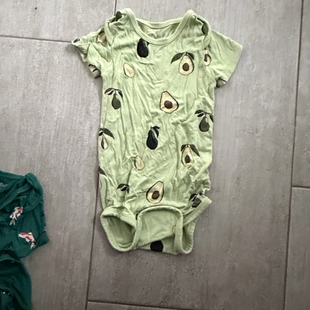 Avocado Print Kyte Baby Onsie 12-18m